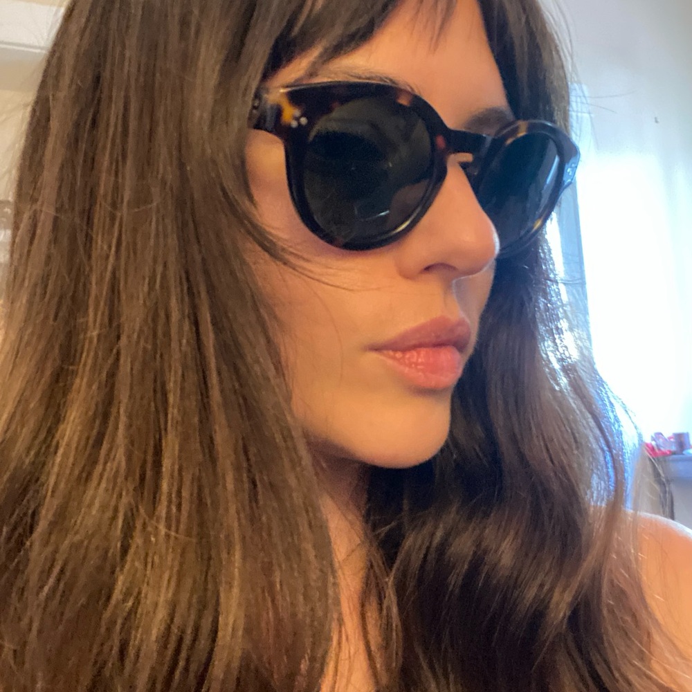 MOSCOT Tortoiseshell Round Sunglasses with Dark Lenses
